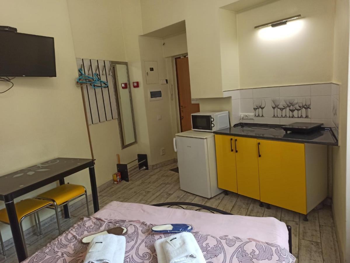 Smart Yellow Apartment-15 Хв Від Жд Вокзалу Lviv Buitenkant foto